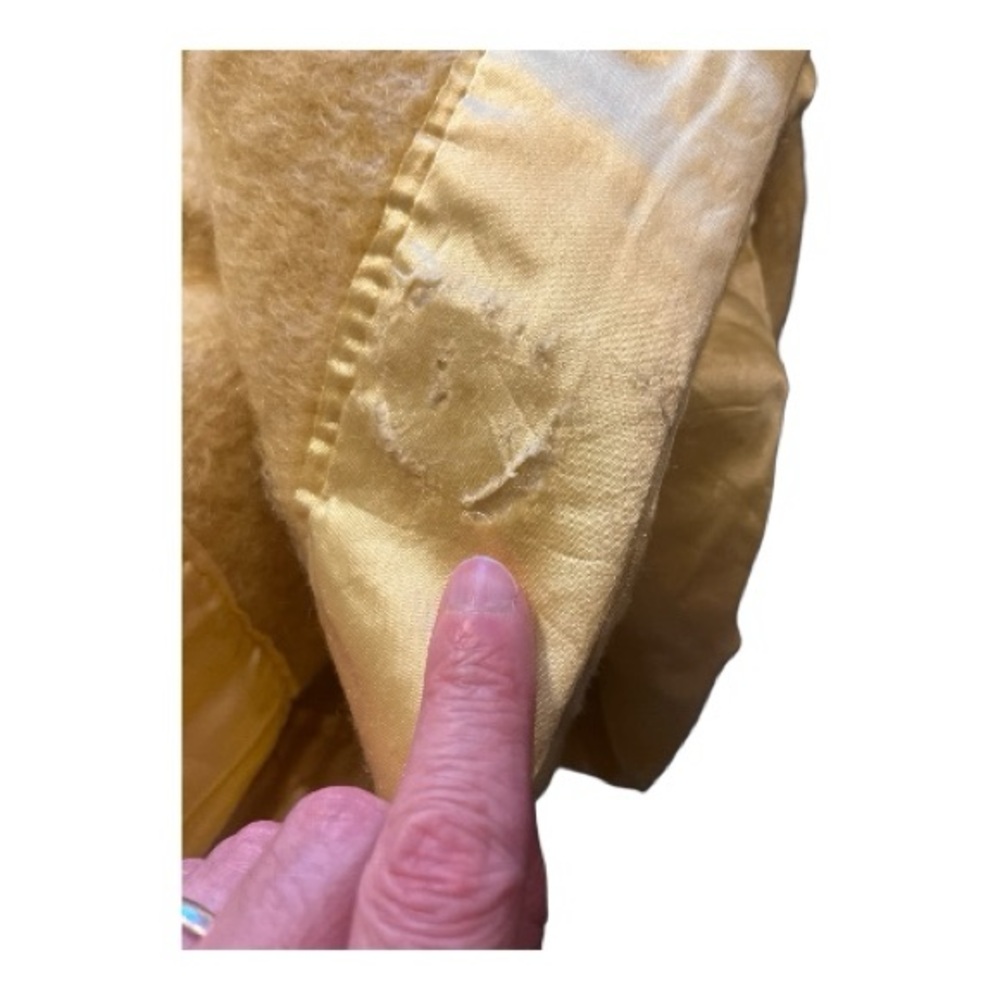 Vintage 100% Wool Kenwood Buttery Yellow Blanket 80”L 64”W - Picture 11 of 12